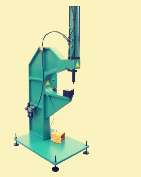 國(guó)產(chǎn)鉚接機(jī)多少錢一臺(tái)？