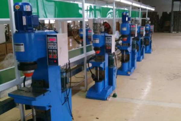 無鉚釘鉚接機廠家不會選？建議這樣選！ 圖2