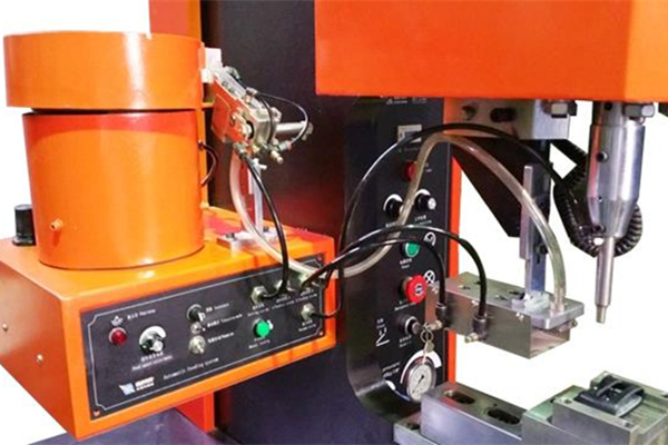 自動送料鉚接機不僅安裝方便且提高生產效率！ 圖1