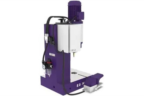 鉚頭不轉(zhuǎn)？可能使用的是徑向鉚接機(jī)！ 圖1