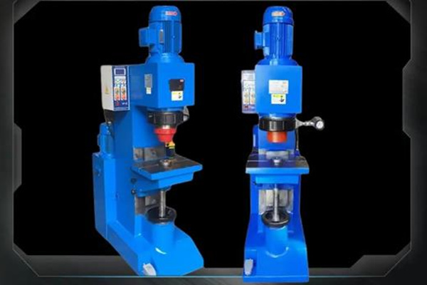 鉚頭不轉(zhuǎn)？可能使用的是徑向鉚接機(jī)！ 圖2