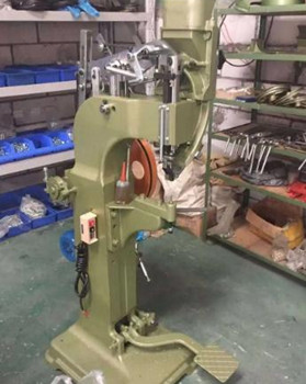 氣壓鉚接機(jī)的鉚頭會(huì)旋轉(zhuǎn)嗎？